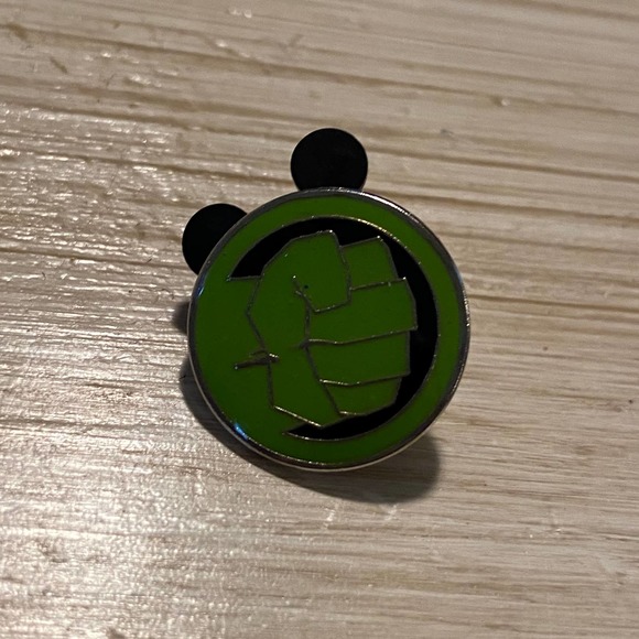Disney parks Marvel Avenger Hulk Punch Fist Glitter Enamel Pin limited edition - Picture 1 of 5